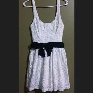 🎀White Hollister Dress With Navy Bow!🎀